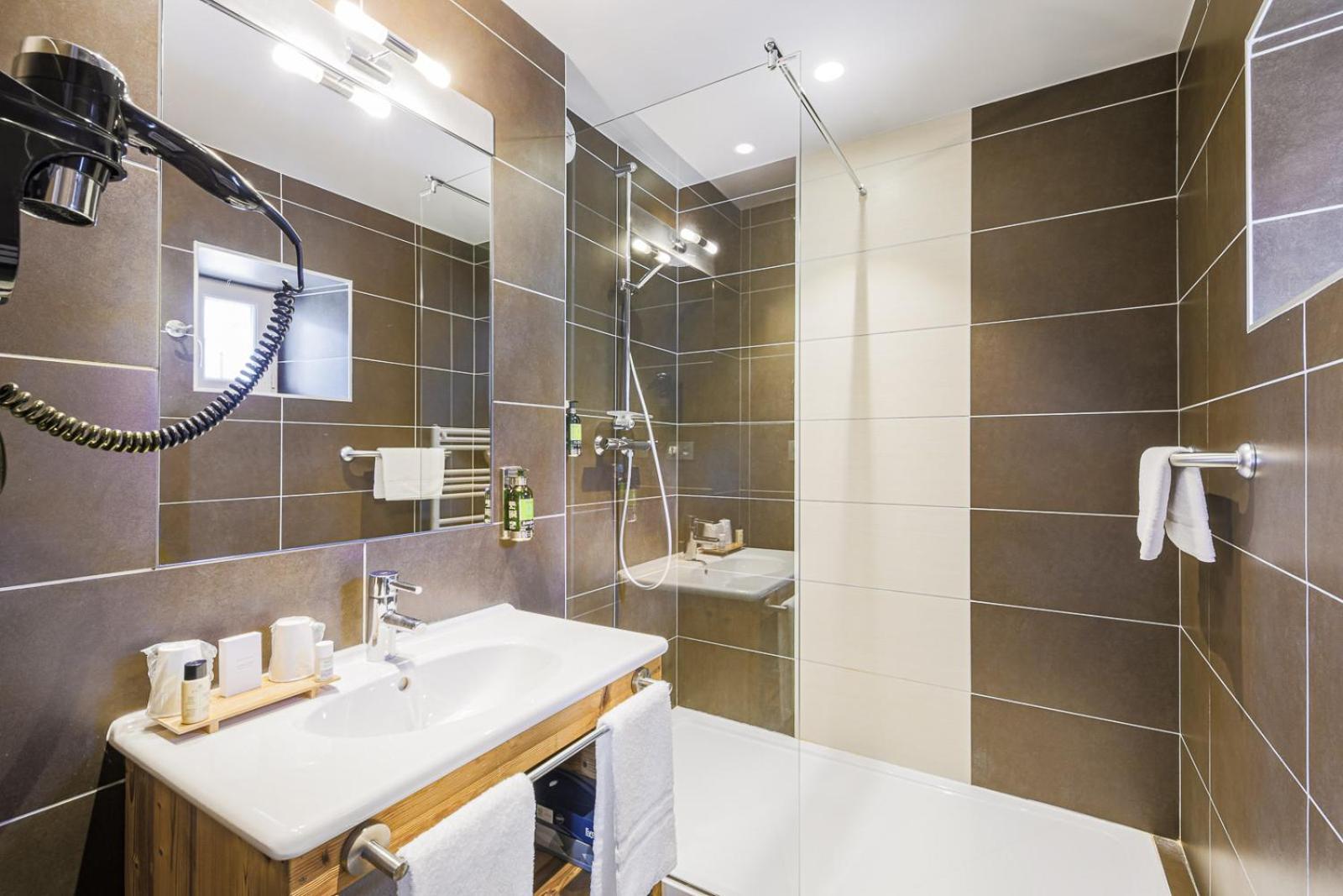 Hotel Et Spa Les Clarines Corrençon-en-Vercors エクステリア 写真