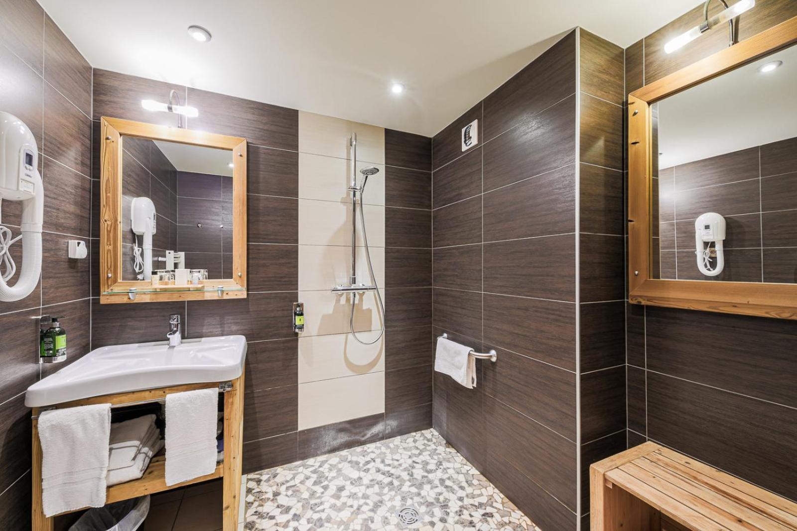 Hotel Et Spa Les Clarines Corrençon-en-Vercors エクステリア 写真