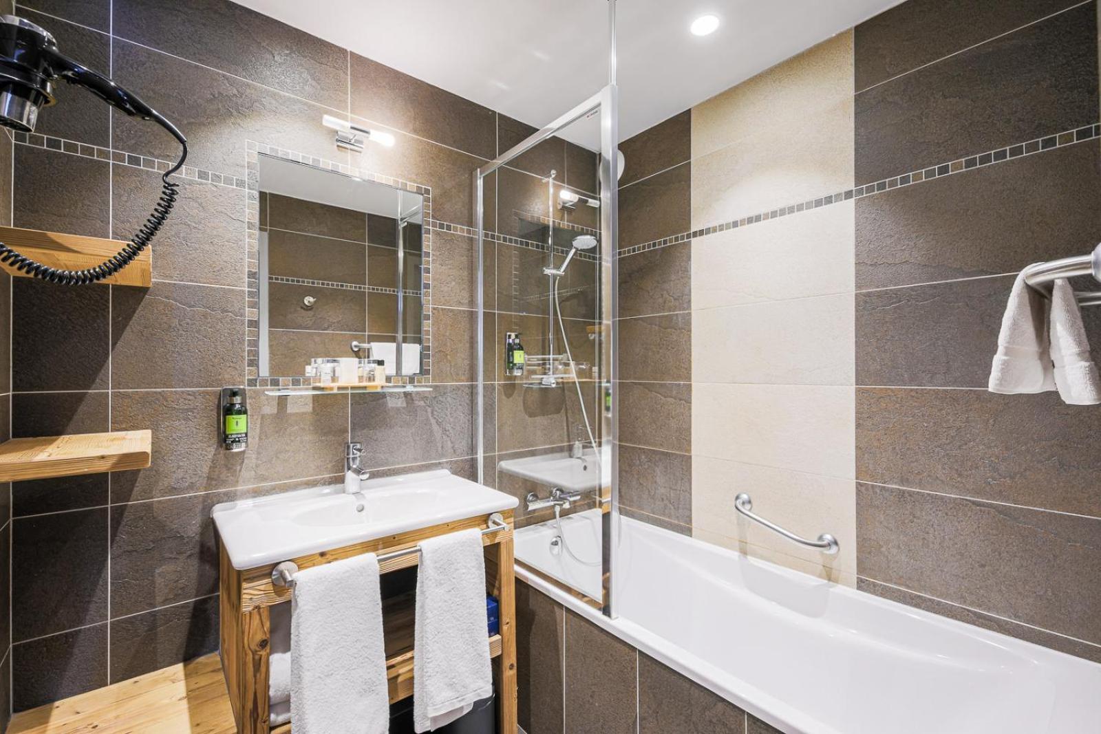 Hotel Et Spa Les Clarines Corrençon-en-Vercors エクステリア 写真